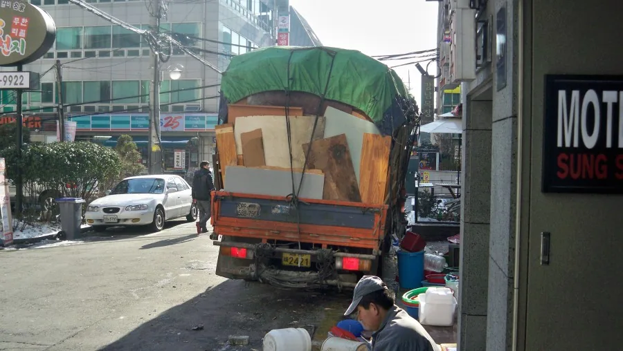 철거 폐기물 수거·처리 현장 사진 1