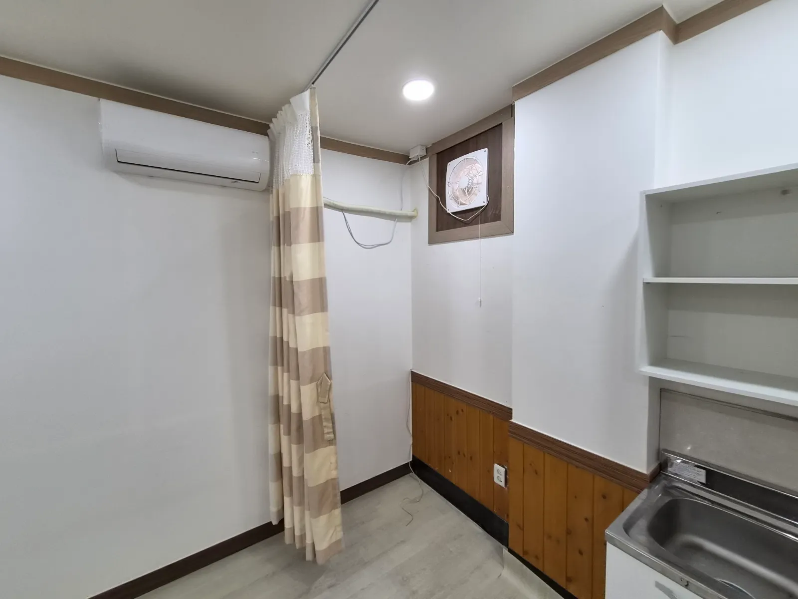 마사지샵 철거 현장 사진 8