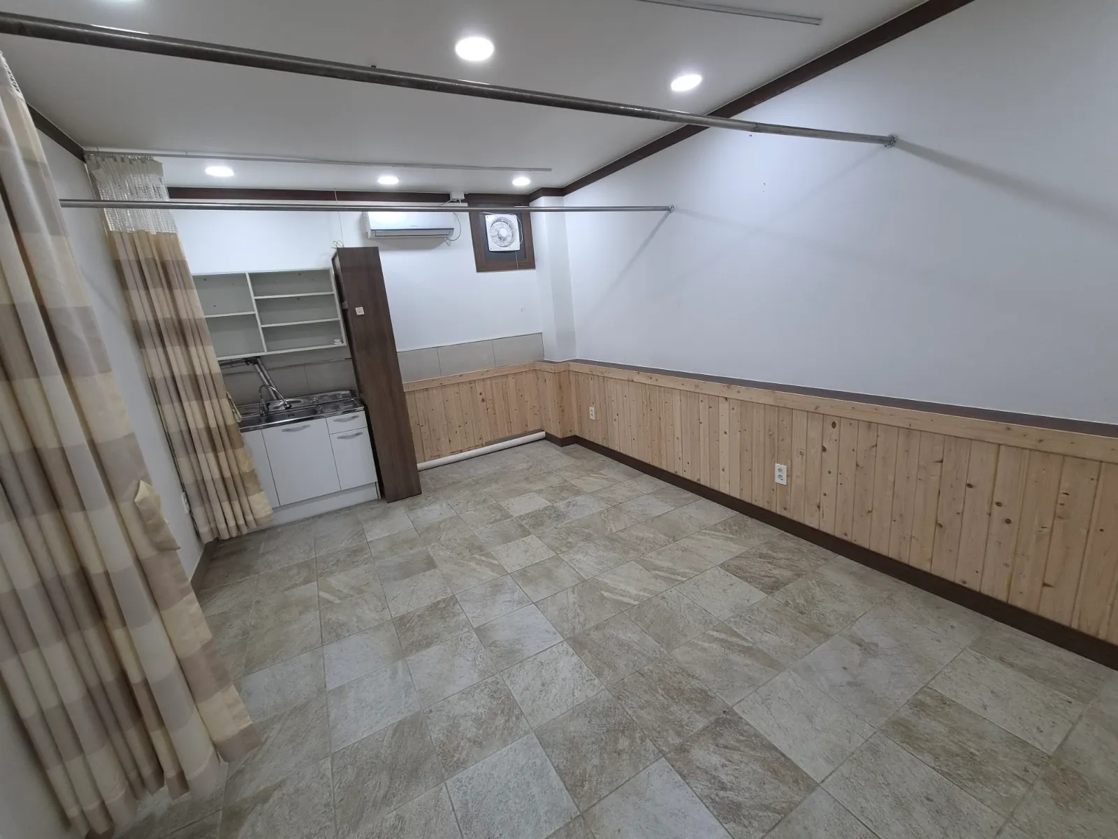 마사지샵 철거 현장 사진 11